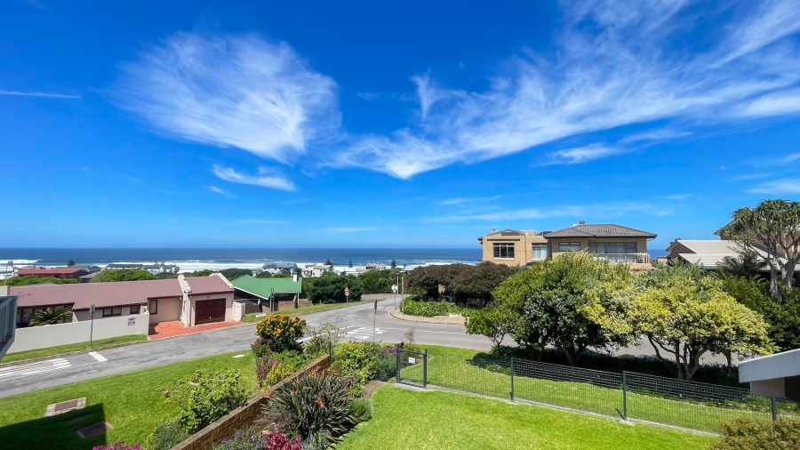 5 Bedroom Property for Sale in Glentana Western Cape